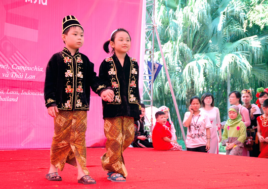 Children in Hanoi with the programme “Befriend Southeast Asia”
